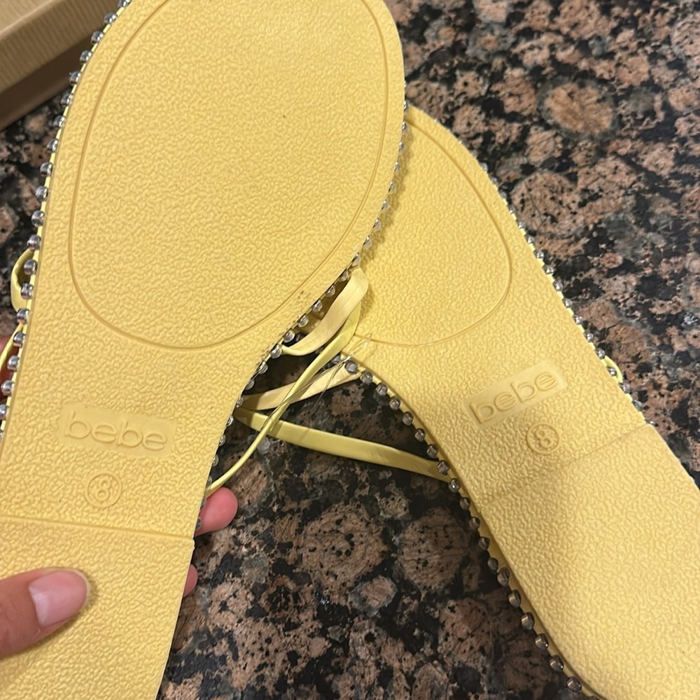 Yellow Bebe flip flops with rhinestone NWT Size 8 - Picture 2 of 4